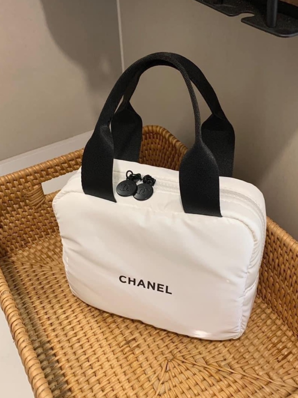 Chanel - Picture 2 of 6
